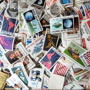 25 sellos postales antiguos sin usar de los años 1960 y 1970, TODOS DIFERENTES // Sellos antiguos de 6 centavos // Todos diferentes // Valor nominal = 1,50 dólares
