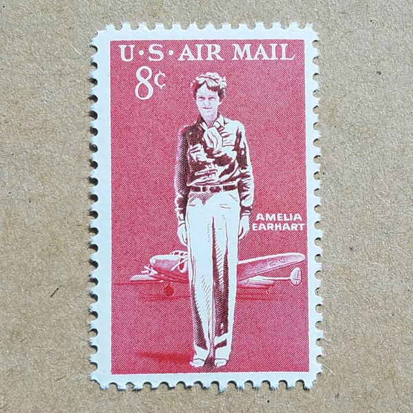 Five 5 Amelia Earhart 8c stamps // vintage unused postage stamps // 8 cent stamps // Face value 0.40