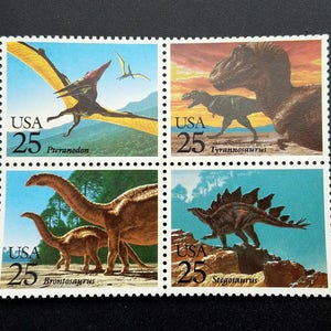 Cuatro sellos postales antiguos - Dinosaurios 25c // Sellos de 25 centavos // Valor nominal 1,00