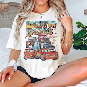 Retro Comfort Farben Radiator Springs Cars Film Shirt, Lightning McQueen Geburtstag Shirt, Cars Film Disney Shirt, Disney Familien Reise Shirt
