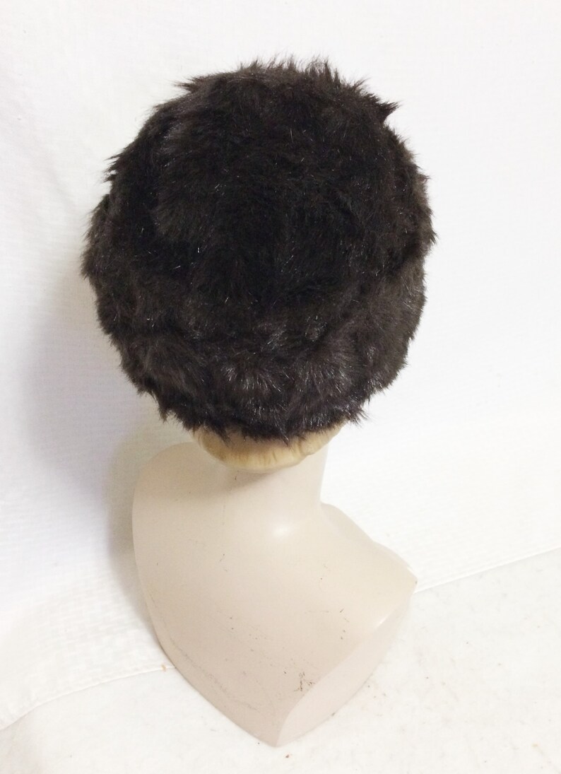 Mid Century 1960s Vintage Dark Brown Faux Fur Pillbox Hat from Knollenberg/'s Richmond Indiana Size 21 12 60s Women/'s Winter Clothing
