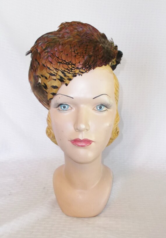 1930s Vintage Pheasant Feather Tilt Toque Hat