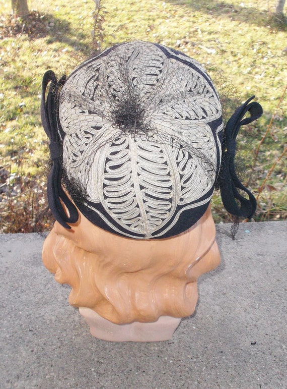 40s 50s Vintage Navy Blue and White Calot Hat with