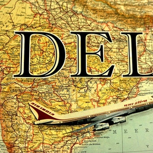 ARTWORK. Seria Up in the Air. DEL. Lotnisko Delhi, Indie. MapArt wykorzystujący mapę z 1906 r.