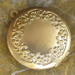 1 Raw Brass Round Locket with wreath design 1193