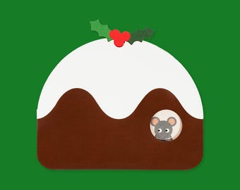 Figgy Pudding Grußkarte: Feiertags-Dessert-Illustration mit Maus-Überraschung