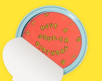 Handgemachte interaktive Geburtstagskarte mit Buchstabensuppe: Die Dose öffnet sich und zeigt eine besondere Geburtstagsbotschaft!