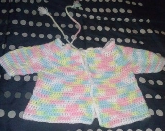 Vintage à la main (tricot ? crochet ?) pull unisexe pour bébé - panaché blanc/jaune/bleu/rose/vert
