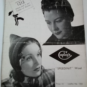 Könnte beinhalten: Ein Schwarzweißbild eines Vintage-Strickmusters für einen Turban oder eine Mütze. Das Musterblatt trägt den Titel "Leaflet No. 1212" und fragt "Which shall it be? Turban or Bonnet?" Das Musterblatt stammt von Copley's und enthält den Text "'SPEEDINIT' Wool" und "Price 3d Leaflet No. 1212".