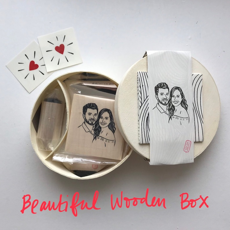 Geschenk für Mama Papa Familienporträt Stempel für Geschenk Abholadresse personalisieren Bild 4