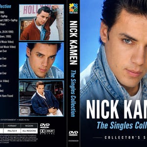 Puede incluir: Una caja de DVD de Nick Kamen The Singles Collection con un retrato del artista en la portada. La contraportada enumera diecisiete vídeos musicales, incluye tres fotografías más pequeñas del artista y muestra las especificaciones técnicas.