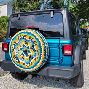 Funda para rueda de repuesto tejida a crochet con forma de caleidoscopio