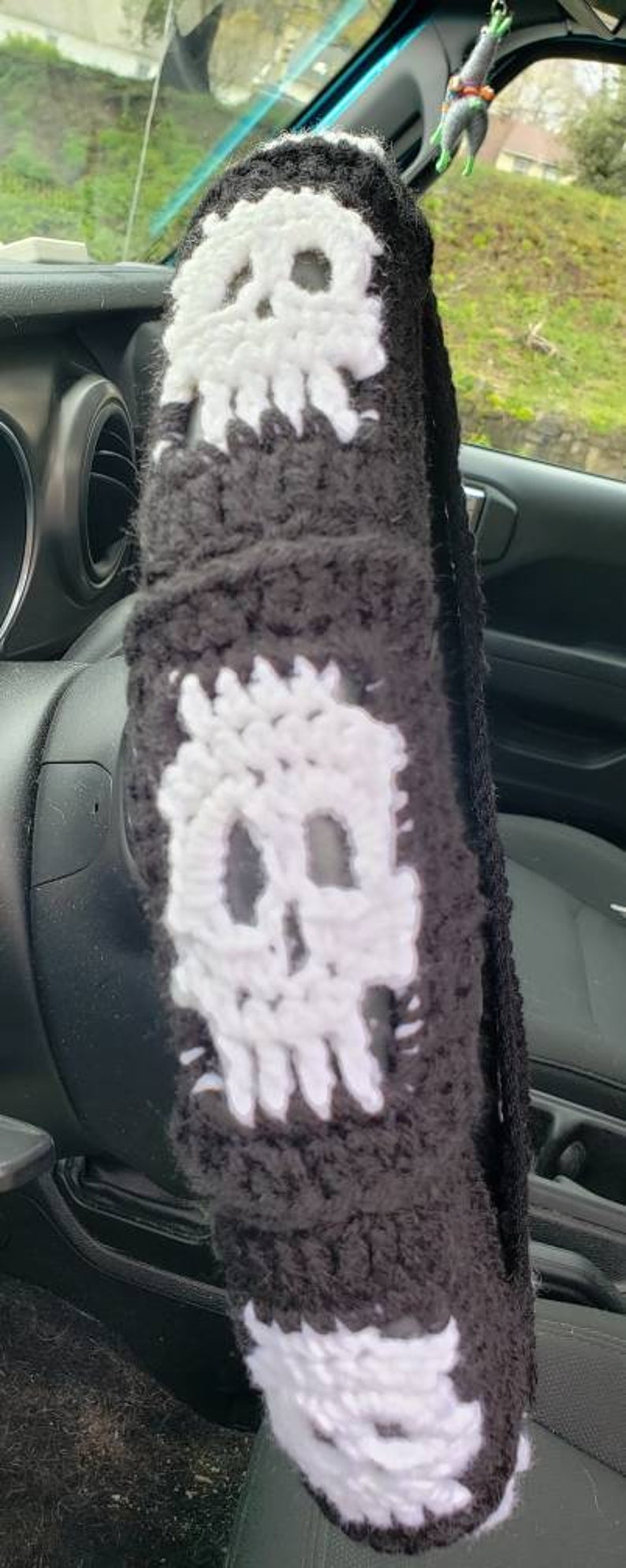 Skull Crochet Steering Wheel Cover image 3