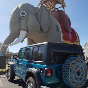 Funda para rueda de repuesto tejida a crochet con forma de elefante
