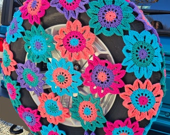 Capa para pneu sobressalente de crochê com remendo de flor