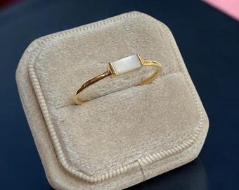 Parelring, sierlijke parelring, gouden parelring, stapelring, eenvoudige ring, geboortesteen juni, minimalistische ring, sterlingzilveren parelring