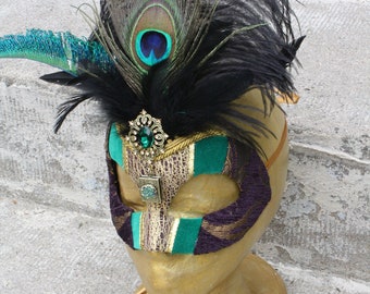 Winifred - Papier-Mâché Masquerade Ball Mask Inspired by the Winnie of the Sanderson Sisters