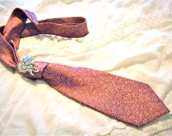 NEW  Bling in Mini Pink Paisley ... Jos A Banks Reserve tie, pink, purple, Italian Silk ... #1014