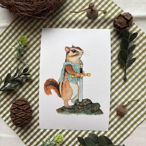Pendragon und Excalibur | Aquarell Streifenhörnchen | Eichhörnchen | Kinderzimmer Kunst | 4x6” | Cottagecore Natur Mini Print |Süßes illustriertes Tier