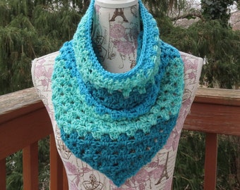 Tonos de azul verde Bandana Cowl, Bufanda triangular, Capucha de ganchillo para mujer, Bufanda Boho, Bufanda Bandana, Calentador de cuello para damas, Bufanda de chal