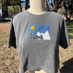 Upcycled Mountain Scene Cropped Tee Appliqué