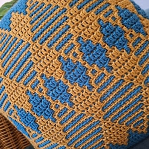 Diamonds and Gold Mosaic Crochet Cushion Cover