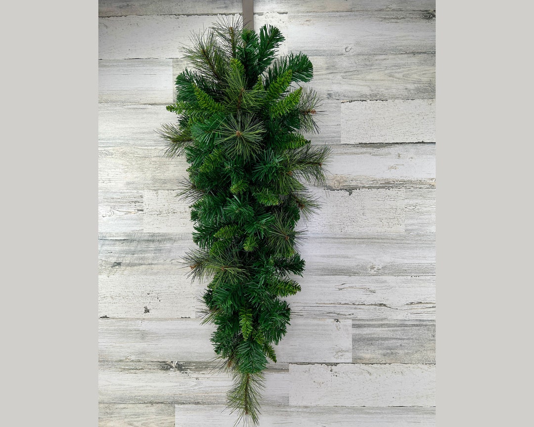 2PCS Kunstmatige Kerst Teardrop Swag, Real Touch Norfolk Pine Teardrop, Faux Lange Naald Pine Swag, Groen Teardrop Krans voor Kerstmis Vakantie Deur Tafel Mantel Open Haard Decor