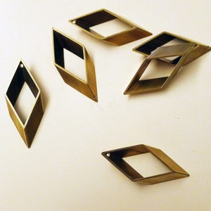 8 mosiężnych rurek w kształcie romboidalnego geometrycznego uroku 17x5x43mm z jednym otworem