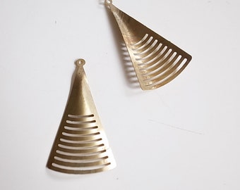 PROMO 100 pieces of  newly made brass stamping die cut triangle drop pendant finding charm 38mm long fan