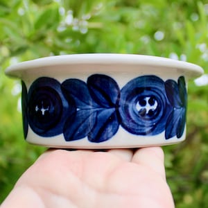1 Ulla Procopé-Nyman Designed Arabia Finland &quot;Anemone Blue&quot; Fruit Bowl, Single Floral Hand-Painted Bowl, Mid Century Modern Finland