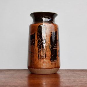 1970s Y.D. Designs 7&quot; Tall Vase, Vintage California Stoneware Pottery, Arts & Crafts Movement Classic Tenmoku Glaze w/ Thick White Interior