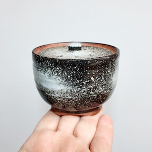 Kiyomizu-ware Studio Pottery, Snow Decorated Lidded-Bowl, Black w/ Splattered Matte-White, Kyo Kiyomizu yaki ware, Kyoto Japan Mishima style