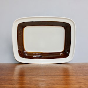 11&quot; Taffel / Forma Baker by Rörstrand Studios - Embossed Creamy-White w/ Wide Brown Band, Designed by Olle Alberius - Mid Century Sweden