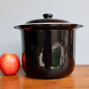 Shenango Large Heavy Glossy Black Porcelain Bean Pot by Interface New Castle Pennsylvania, Modern American Restaurant Ware from the 1950&#39;s