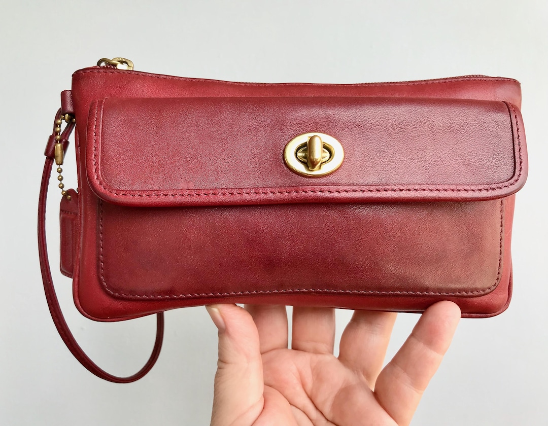 Vintage Y2K Era Coach Wristlet in Burgundy Red Leather - Top