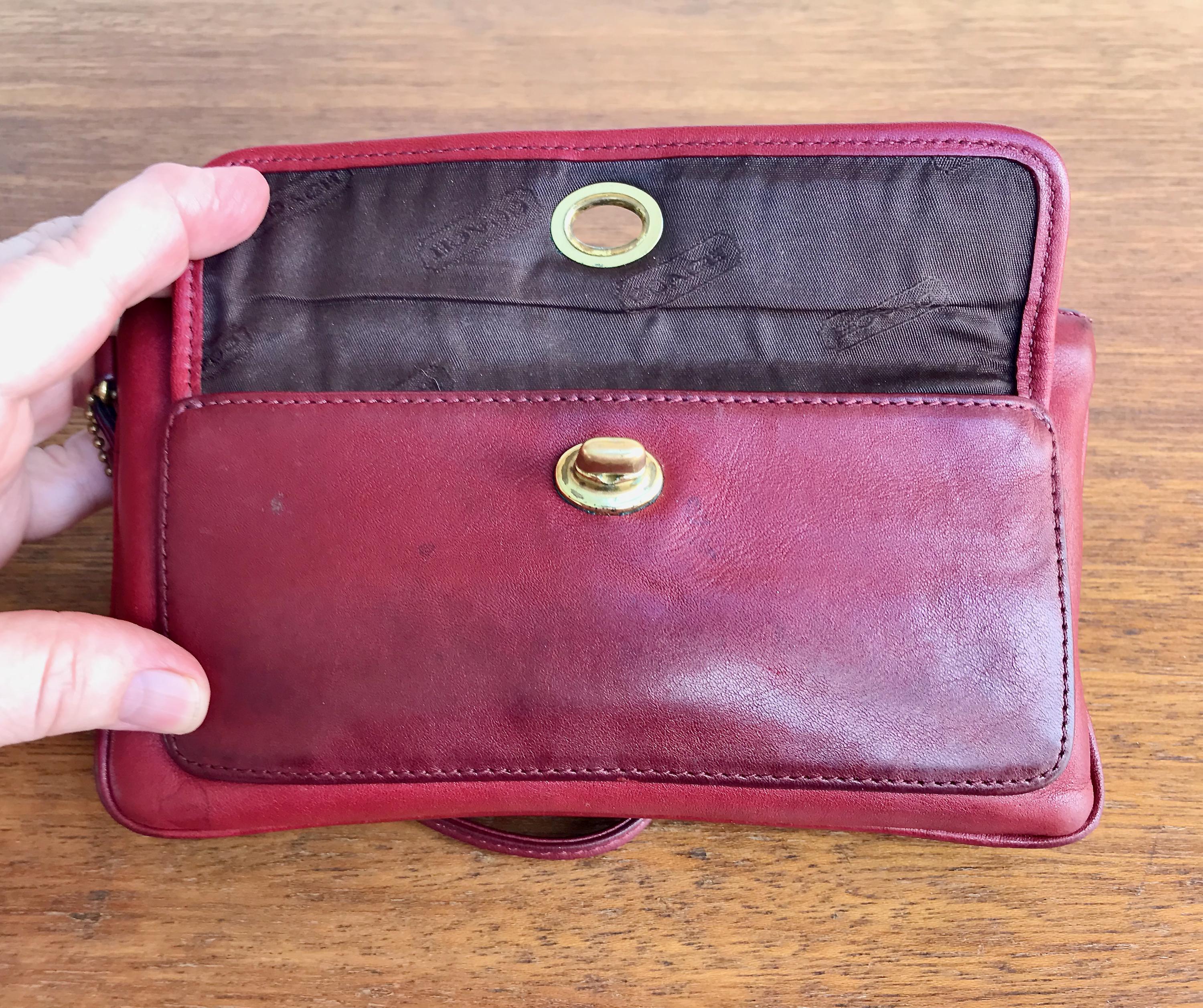 Vintage Y2K Era Coach Wristlet in Burgundy Red Leather - Top 