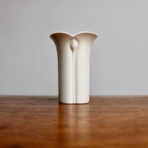 Small 4&quot; Modern Tulip Arzberg Porcelain Vase, Modern West German High-Gloss Porcelain Botanical Shaped - Seductive Vintage German Design