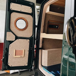 Almacenamiento universal para autocaravanas, autocaravanas, caravanas o autocaravanas.