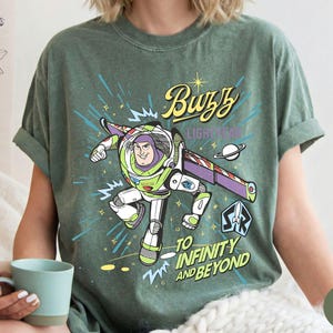 Chemise rétro Comfort® Buzz l'Éclair à l'infini et au-delà, t-shirt Toy Story Pixar Disney, chemise Space Ranger, assorti pour voyage en famille Disneyland image 5