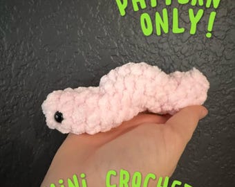 Mini crochet worm pattern