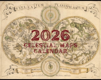 Può includere: Un calendario di mappe celesti del 2026 in stile vintage. Il calendario presenta due mappe celesti dettagliate con costellazioni ed elementi astronomici. Il testo "2026 Celestial Maps Calendar" è visualizzato in bordeaux.