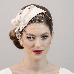 Bridal fascinator hat. Possible to order in light ivory white and cream white.
