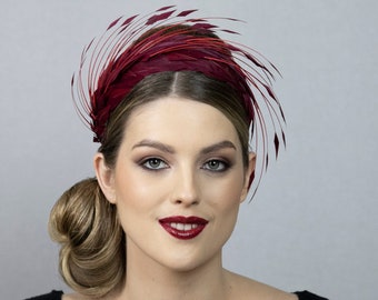 Chapeau bibi plumes bordeaux. Coiffe haute couture en plumes pour les occasions spéciales. SUR COMMANDE !