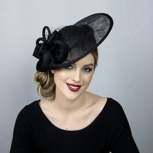 Cappello a piattino nero con fiocco in seta, copricapo per occasioni speciali