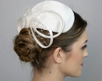 Cappello da sposa sul retro. Cappello da sposa per la sposa moderna. Cappello da sposa dal design trendy e unico. Fatto su ordinazione.