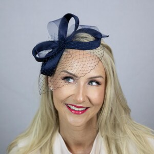 Blue fascinator. Dark blue wedding fascinator. Blue bow headband fascinator.