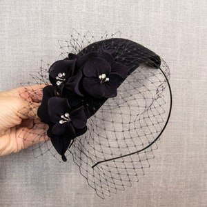 Dark navy blue fascinator hat. Elegant blue wedding hat. Blue occasion hat. image 3