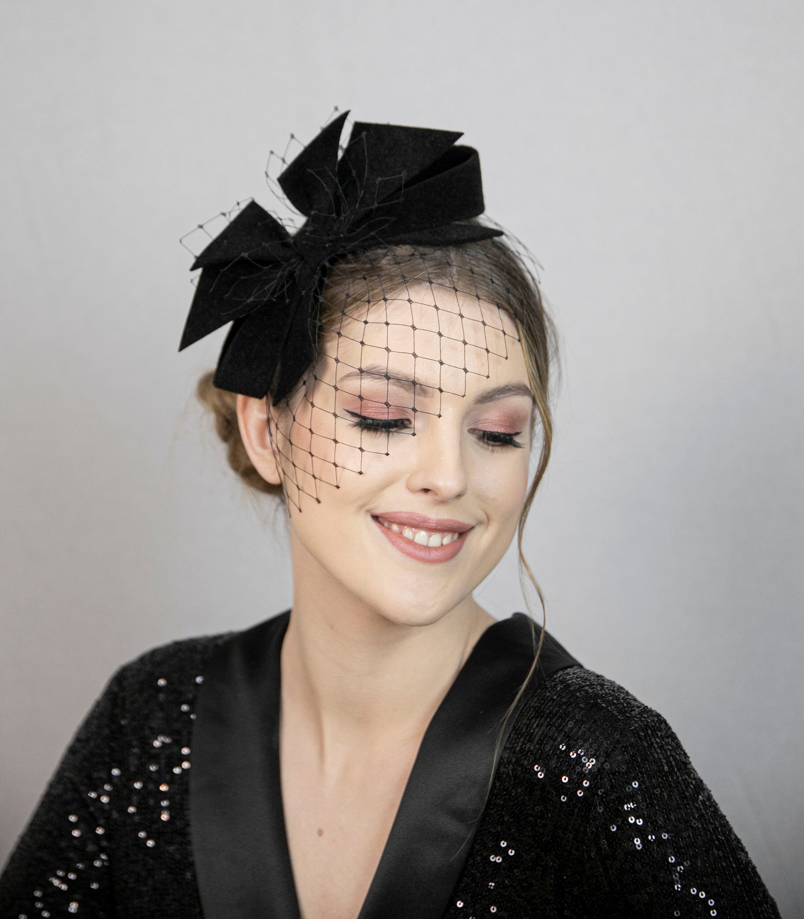 NWOT fascinator w/ veil & bow Bow Accent Fascinator Hat with Net Veil | Free Shipping! main image 2