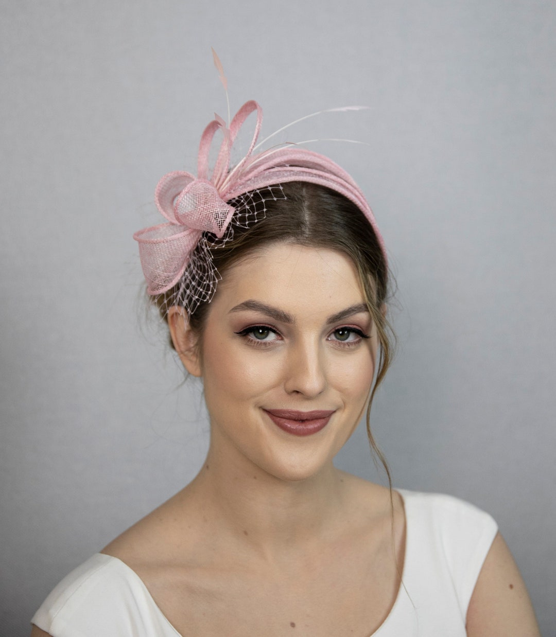 Fascinator Mit Federn In Schwarz & Babyrosa – Eleganter Haarschmuck Für Hochzeiten, Pferderennen & Festliche Anlässe