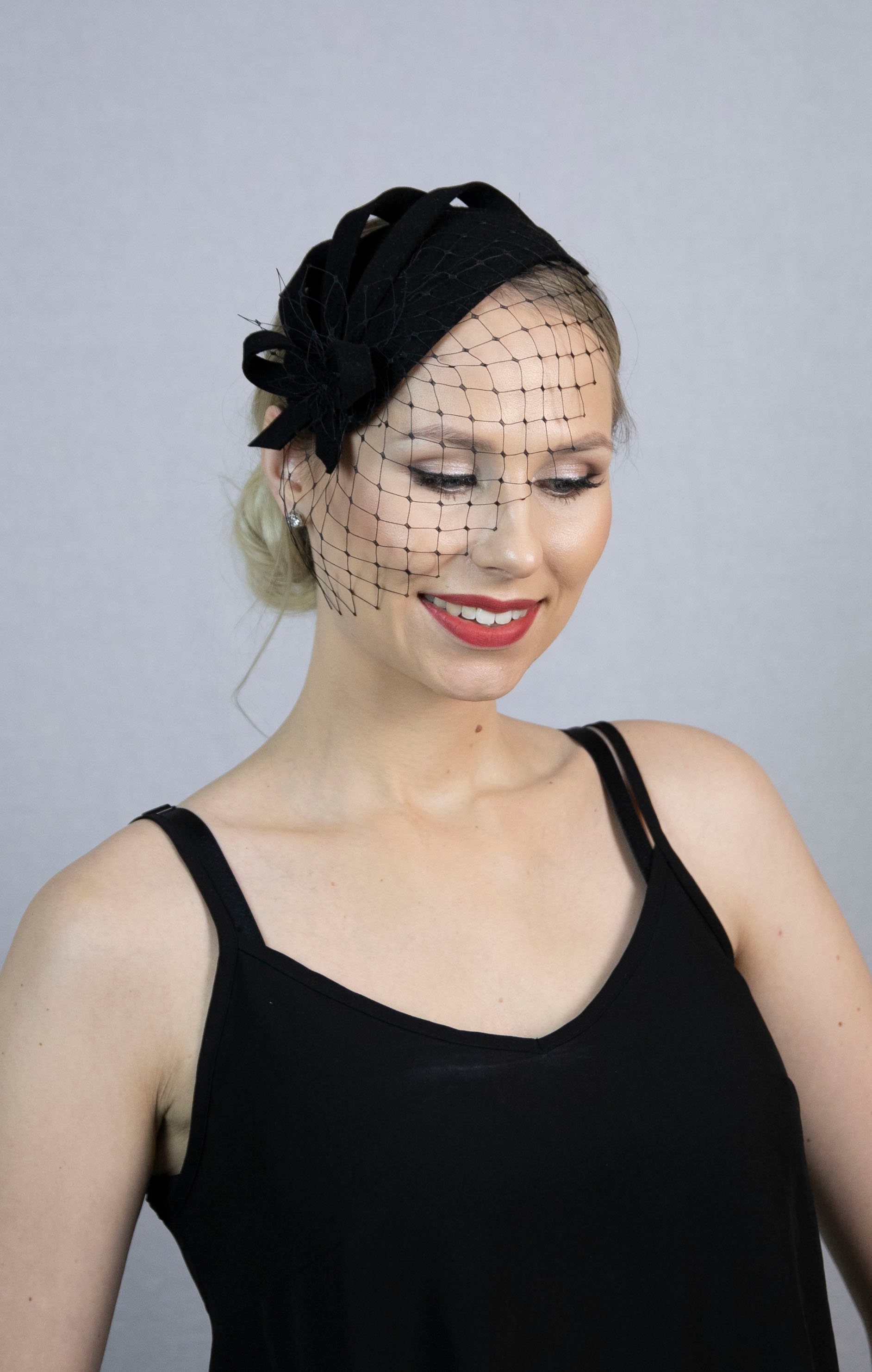 Black Elegant Fascinator Hat With Short 
